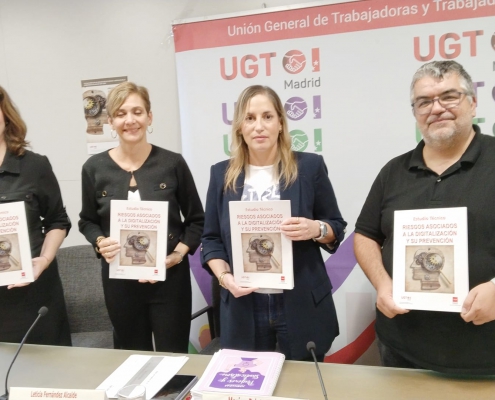 Foto de familia de la presentación del estudio "Riesgos asociados a la digitalización y su prevención"